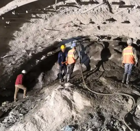 岑溪拱顶带模注浆料的施工流程及注意事项